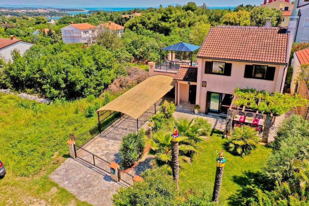 Villa Dolce Vita **** Premantura Eksteriør billede